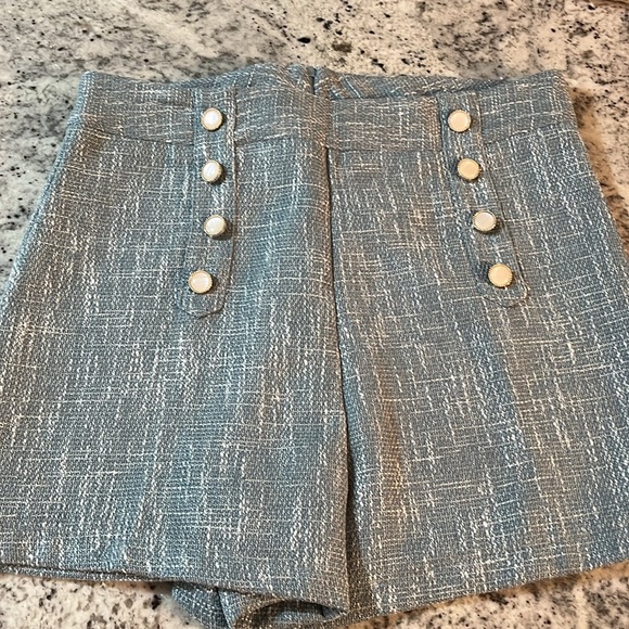 Shorts 😍 - Picture 2 of 3